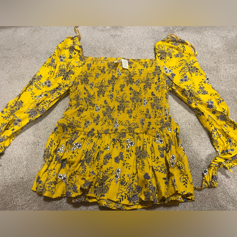 Yellow size medium